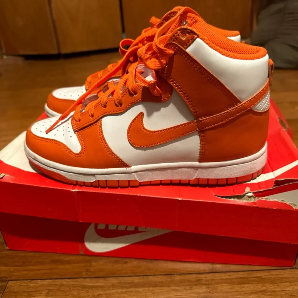 Dunks - Picture 2 of 3